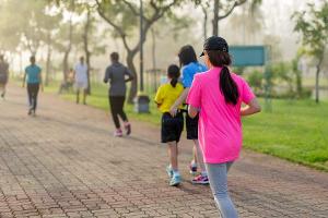 Langsames Laufen, oder Slow Jogging, ist besonders effektiv und gelenkschonend. )