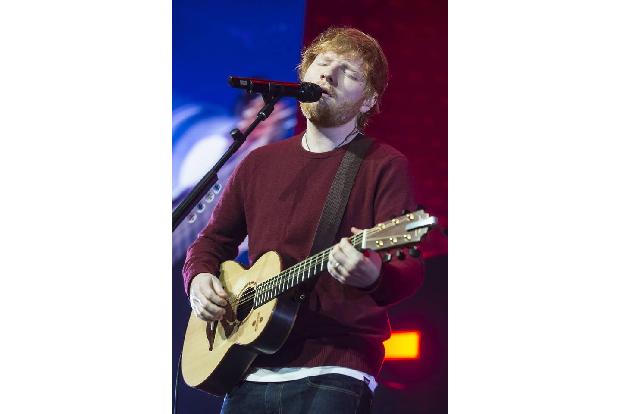 ...Unterstützung als Ed Sheeran, wenn er ins Studio geht. Für den Song...