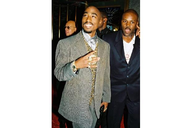 Dramatisch entwickelte sich eine Attacke auf Tupac Shakur: Der Rapper wurde 1994 im Studio überfallen und mehrfach angeschos...