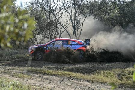 Kenia-Rallye: Neuville führt, Ogier fällt zurück