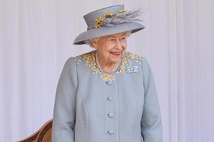 Zum Abschluss entlockten die Musiker der Queen noch ein Lächeln.