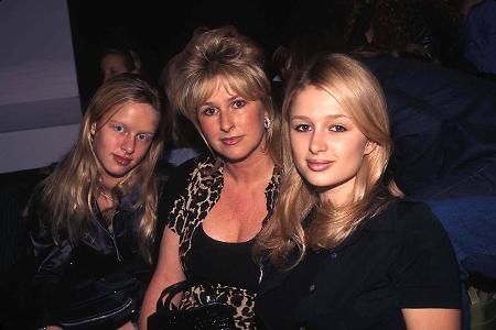 Paris mit Nicki und Mama imago ZUMA Globe.jpg