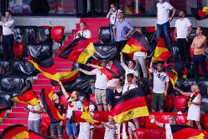 Holetschek: Münchner "Masken-Allergie" könnte Folgen für die Bundesliga haben