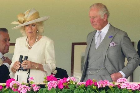 Ohne Namensschild: Prinz Charles und Herzogin Camilla am zweiten Tag von Royal Ascot 2021.