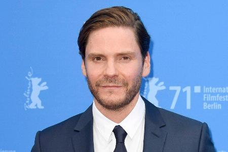 Daniel Brühl auf der 71. Berlinale und der Weltpremiere seines Regiedebüts 