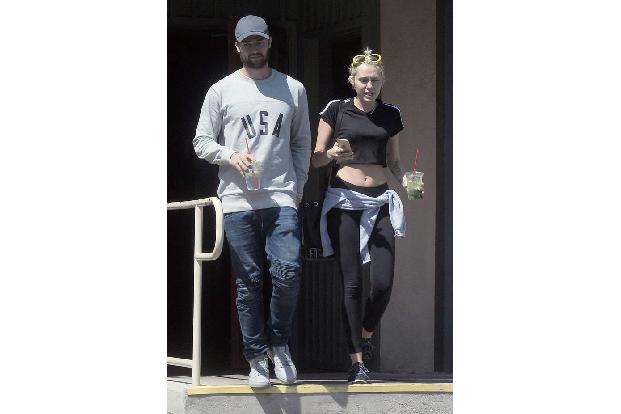 ...trotzdem beunruhigend war die Fan-Liebe, die Pop-Sternchen Miley Cyrus erleben musste. Ein Mann glaubte, dass Miley mit i...