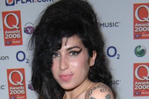 Amy Winehouse 2006 auf dem roten Teppich