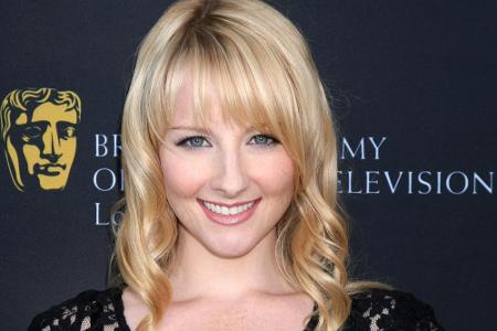 Die gewissenhafte Bernadette Conocimos - gespielt von Melissa Rauch - wird in der Serie über die Serienjahre die Frau an How...