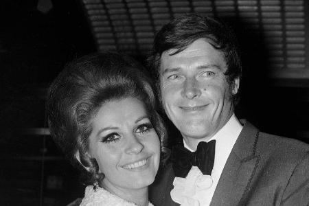 Luisa Mattioli und Roger Moore lernten sich bei Dreharbeiten im Jahr 1961 kennen.
