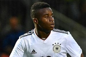 Leichte Muskelverletzung: Di Salvo muss auf Moukoko-Einsatz verzichten