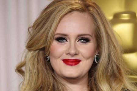 Nach sechs Jahren musikalischer Stille kehrt Adele zurück.