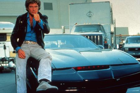 David Hasselhoff mit dem Auto K.I.T.T. in der Serie Knight R...