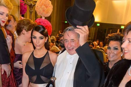 Kaum ein Star bringt so viel Medienpräsenz wie Kim Kardashian West (39). Das wusste 2014 auch Lugner und präsentierte sie al...