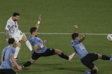 Brasiliens Siegesserie reißt in Kolumbien, Argentinien überrollt Uruguay