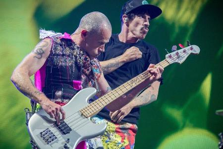 Die Red Hot Chili Peppers in Aktion.