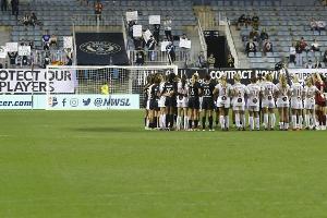 Missbrauchsskandal im US-Fußball: NWSL-Spiele mit Protesten fortgesetzt