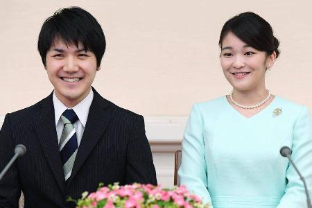 Prinzessin Mako (r.) und Kei Komuro während der Bekanntgabe ihrer Verlobung im Jahr 2017.