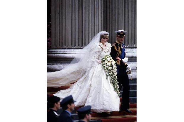 ...durch ihre Hochzeit mit Prinz Charles, dem aktuellen Thronfolger Großbritanniens, 1981 schnell zu einer wahren Medienikon...