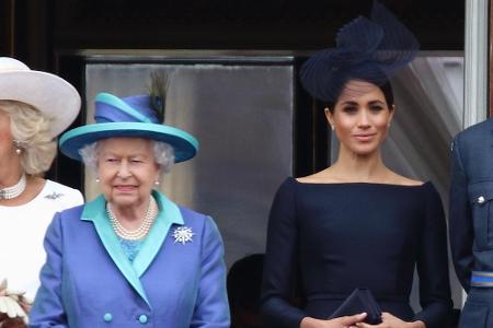 Herzogin Meghan ist nicht erst seit ihrer Hochzeit mit Prinz Harry mit der Royal Family verstrickt. Die ehemalige Schauspiel...