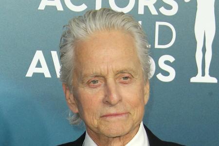 Auch Michael Douglas teilt König Edward III. als gemeinsamen Vorfahren mit Queen Elizabeth II. Der US-Schauspieler und die K...