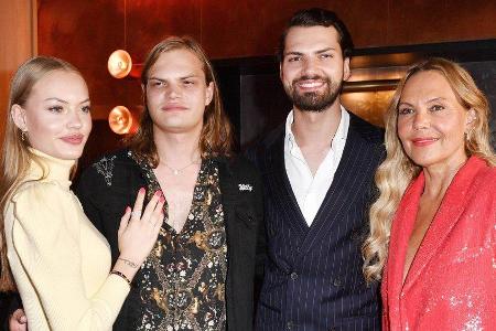Cheyenne, Wilson Gonzalez, Jimi Blue und Natascha Ochsenknecht (v.l.) bei einer Veranstaltung in Berlin.