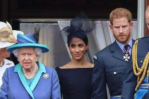 Die Queen bei einem Auftritt mit Herzogin Meghan und Prinz Harry.