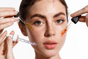 Vitamin A, B, C, D, E, K: Was ist wichtig für die Haut?