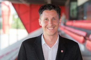 Geschäftsführer Keller verlässt Zweitliga-Tabellerführer Regensburg