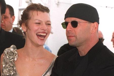 Und noch eine, die nicht nur hübsch anzusehen war, sondern mehr wollte als Modeln, schaffte den Sprung ins Filmgeschäft: Mil...