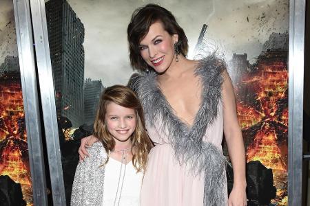 Die 1,74 Meter große, gebürtige Ukrainerin Milla Jovovich ist heute 41 Jahre alt und lockt aktuell wieder mit ihren Geheimwa...