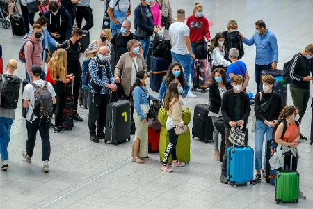 Reisen ins Ausland Bundesregierung rät nicht ab