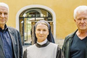 Udo Wachtveitl, Corinna Harfouch und Miroslav Nemec (v.l.) bei den Dreharbeiten für einen neuen "Tatort"