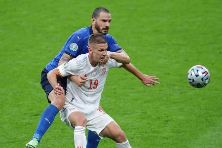 Am Dienstag kam es im ersten Halbfinale der Fußball-EM zum Duell zwischen Italien und Spanien. In einer intensiven Partie wa...