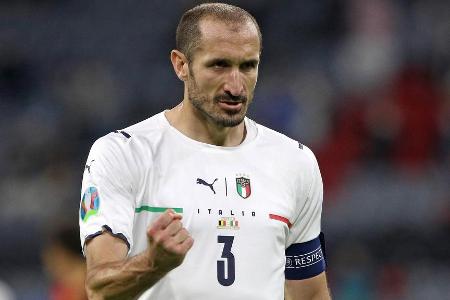 Ließ sich von den direkten Einfällen des Gegner anfangs ein paar Mal auf dem falschen Fuß erwischen. Steigerte sich aber gew...