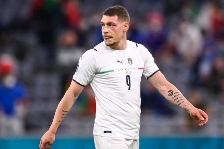 Kam bei der Mancini-Elf als bulliger Mittelstürmer erst kur vor dem Ende. Bekam nur noch wenige Zuspiele. Warf sich zwar in ...