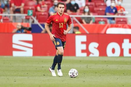 Harmonierte gut im Verbund mit Laporte und beteiligte sich ähnlich engagiert am Spielaufbau. In den brenzligen Situationen l...