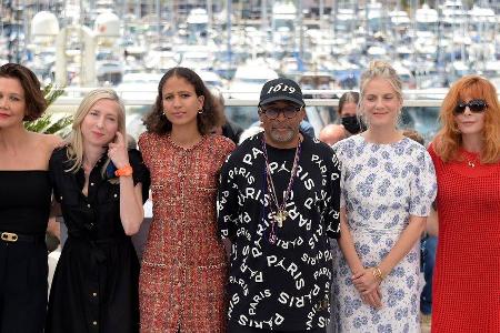 Jurypräsident Spike Lee mit seinen Jurykolleginnen beim Filmfestival in Cannes.