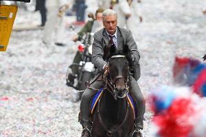 Die Doubles von Harrison Ford (vorne) und Boyd Holbrook während des Drehs zu "Indiana Jones 5".