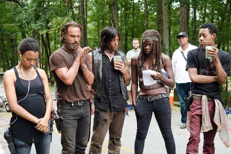 Die Schauspieler Sonequa Martin-Green, Andrew Lincoln, Norman Reedus, Danai Gurira und Tyler James Williams (v.l.n.r.) bei D...