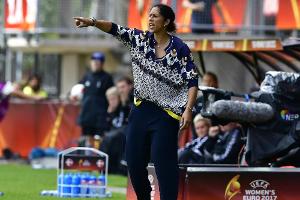 Jones vermisst "langfristige Strategie" im Frauenfußball