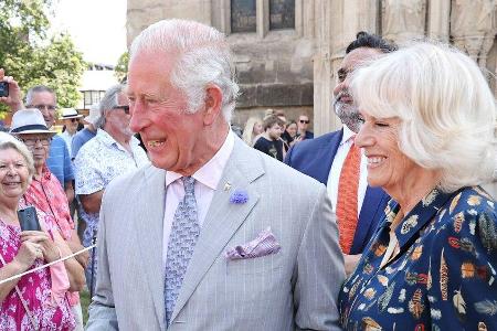 Prinz Charles und Herzogin Camilla im Gespräch mit den Bürgern