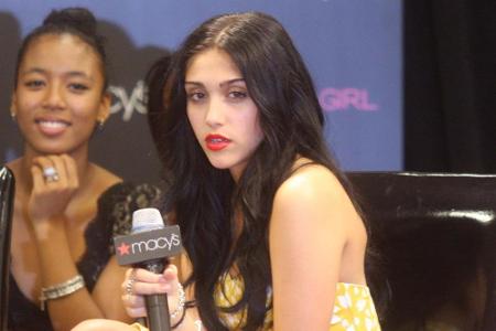 Lourdes Leon (20) hat zwar dunkle Haare...