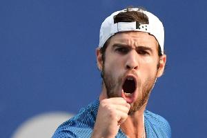 Chatschanow im Tennisfinale von Tokio