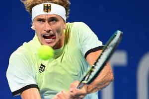 Zverev schlägt Djokovic und hat Olympia-Silber sicher