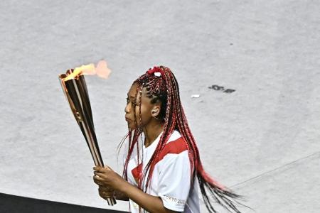 Naomi Osaka entzündet Olympisches Feuer in Tokio