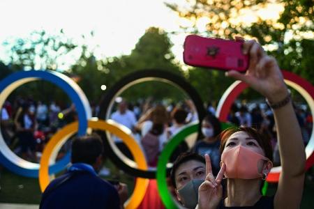 Eröffnungsfeier: Tausende Fans vor dem Olympiastadion in Tokio