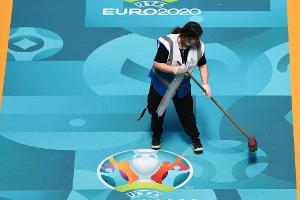 "Gefährdung von Menschenleben": Weiter scharfe Kritik an UEFA