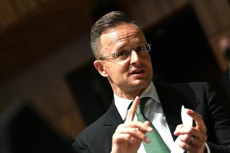 Nach Geisterspiel-Strafe: Ungarns Außenminister schießt gegen UEFA