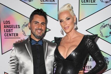 Auch Model Brigitte Nielsen und Mattia Dessi sind trotz 16 Jahren Altersunterschied glücklich. Die Dänin und der Barkeeper g...