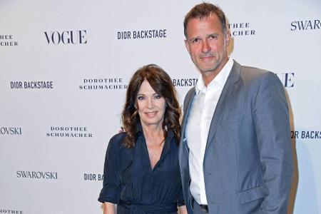 Ebenso glücklich sind Iris Berben und Heiko Kiesow, die sich bei Dreharbeiten zu 